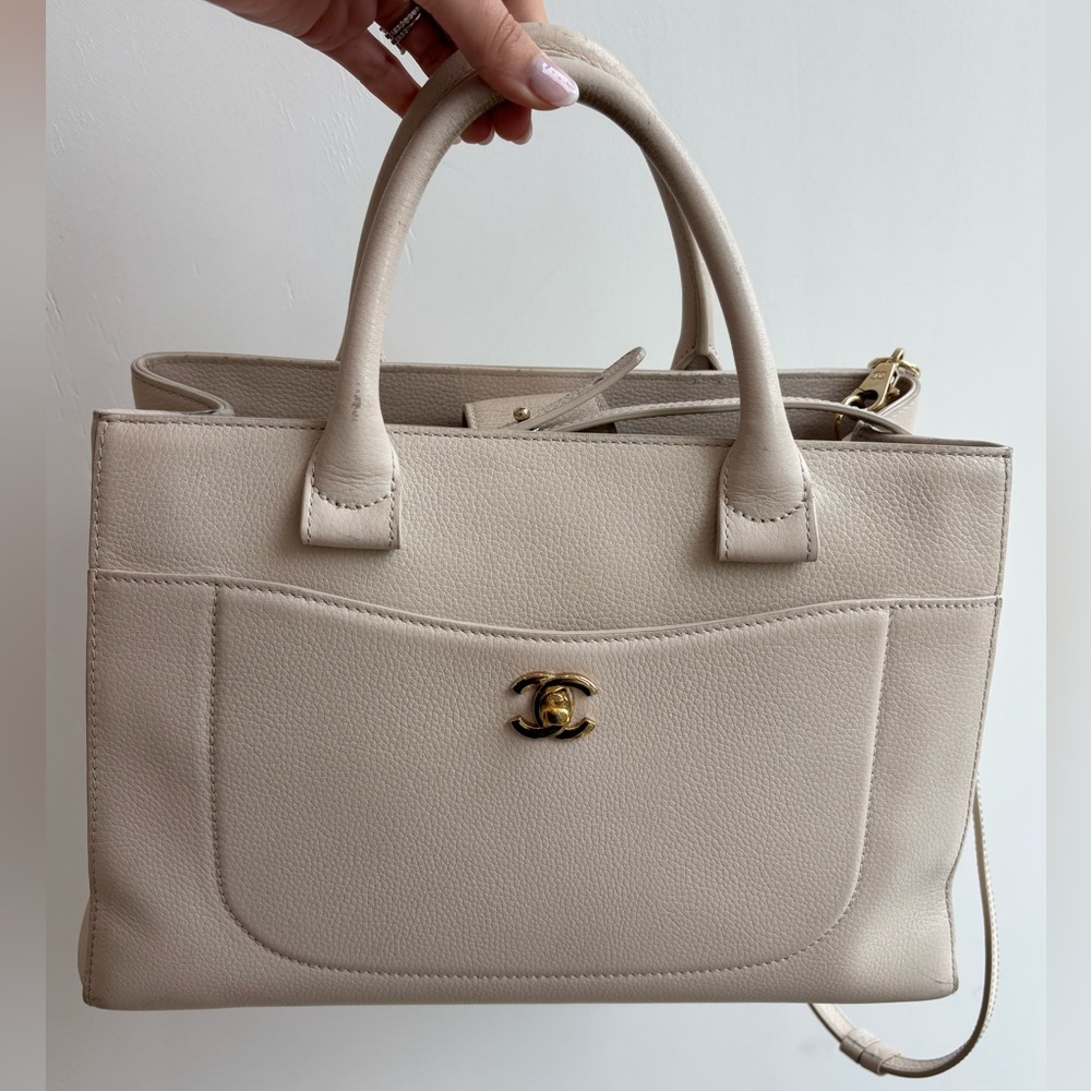 CHANEL Cream Shoulder Bag with Gold Hardware